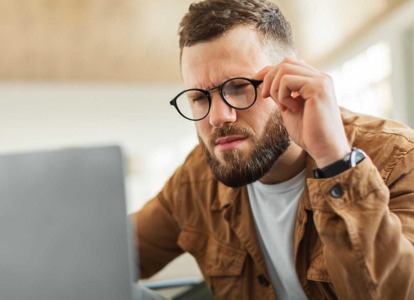 تفاوت های عینک طبی با مطالعه